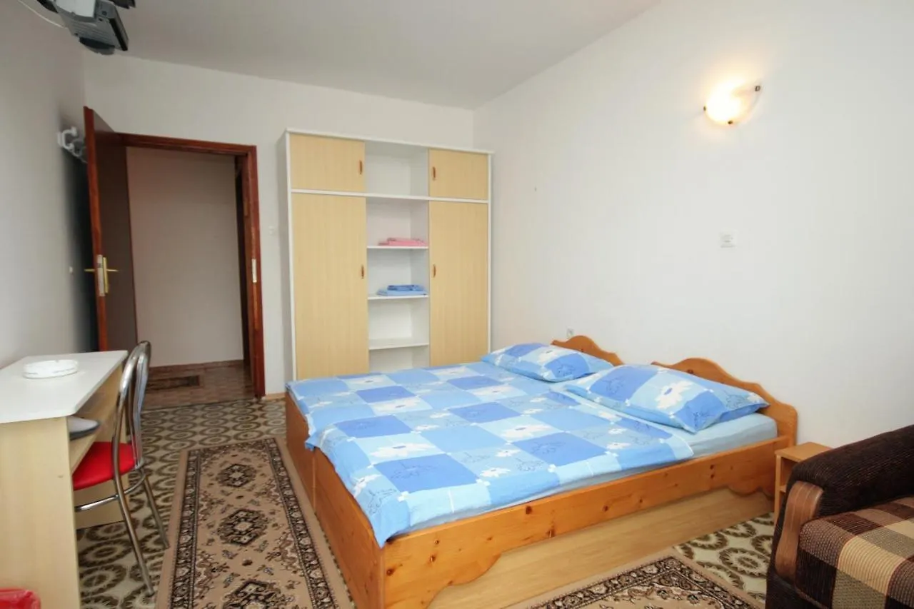 Triple Room Selce 2379D 3*,  Croatia